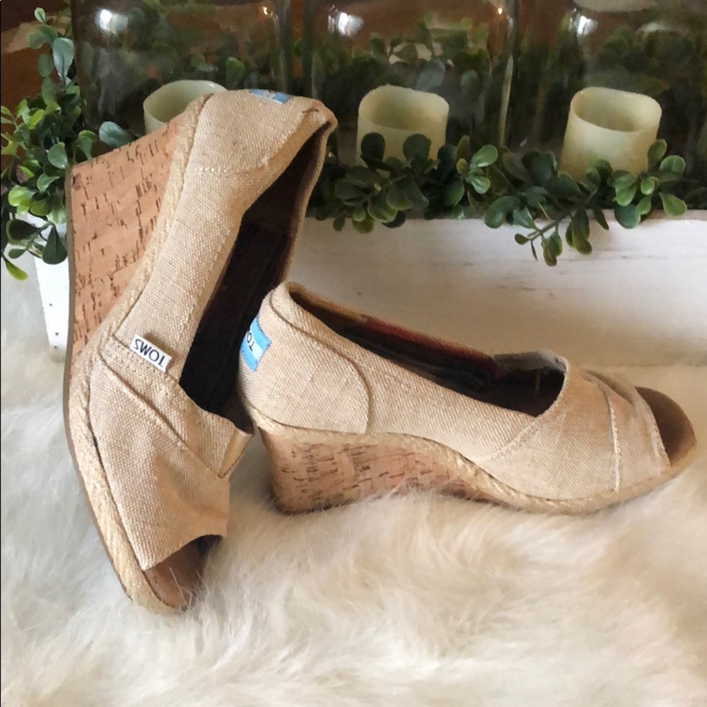 Toms